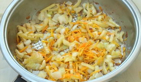 фрикадельки с овощным соусом