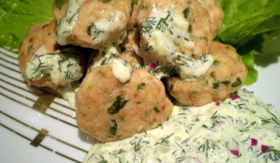 фрикадельки с цедрой лимона и огуречным соусом