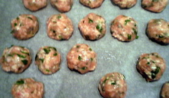 фрикадельки с цедрой лимона и огуречным соусом