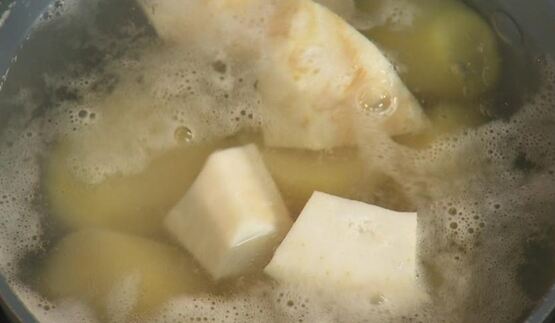 фрикадельки в брусничном соусе