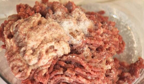 фрикадельки в брусничном соусе