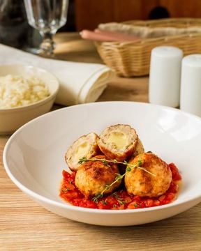 Куриные фрикадельки с моцареллой