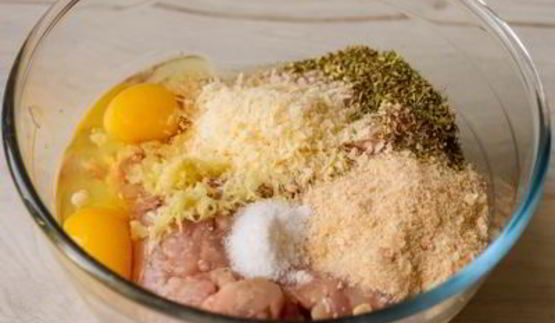 куриные фрикадельки с моцареллой