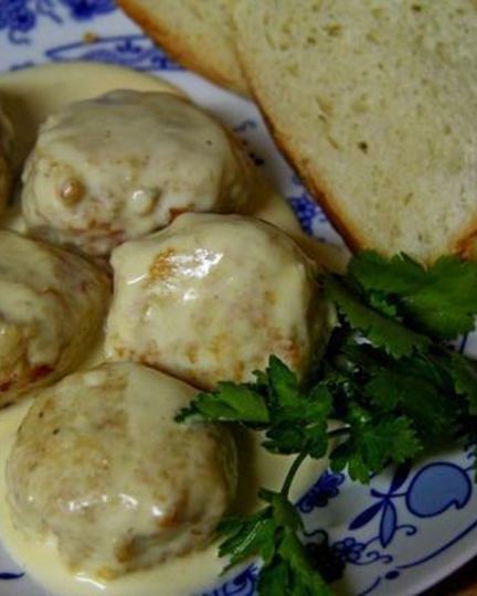 Рецепт куриных фрикаделек в сырно-сливочном соусе