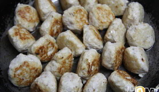 куриные фрикадельки в сырно-сливочном соусе