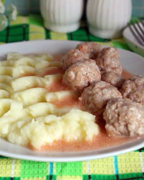 Мясные фрикадельки в сметанно-томатном соусе