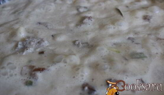 спагетти с фрикадельками в сметанно-грибном соусе