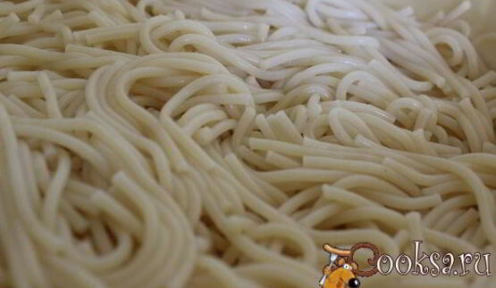 спагетти с фрикадельками в сметанно-грибном соусе