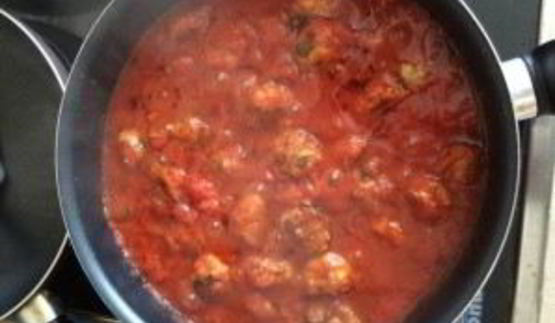 спагетти с фрикадельками в томатном соусе