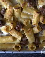 Запеченные ригатони с фрикадельками