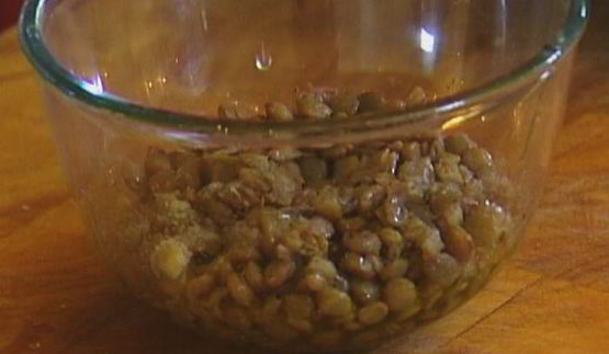 чечевица с артишоками, сладким перцем и ветчиной