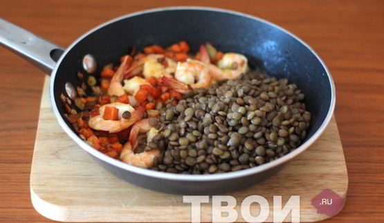 чечевица с креветками