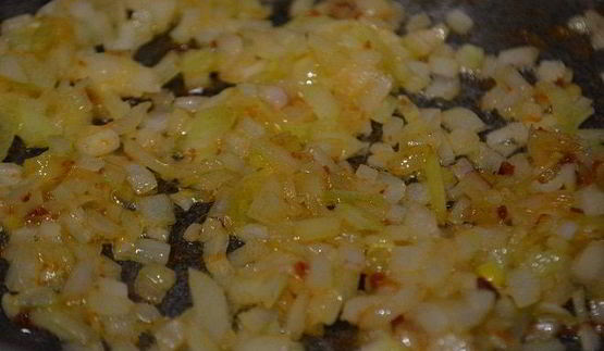 черный рис с овощами и креветками