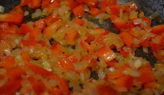 черный рис с овощами и креветками