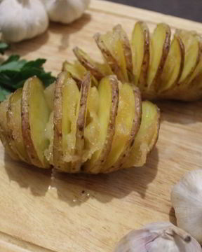 Картофель гармошкой с салом