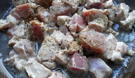 картофель отварной с индюшиным мясом и сыром