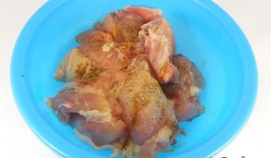 картофель с куриными окорочками, овощами и карри в рукаве