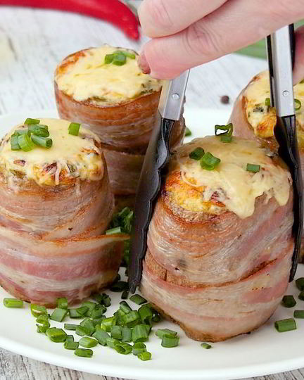 Рецепт картофеля в беконе с сырной начинкой