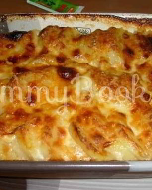 Картофель в духовке под соусом