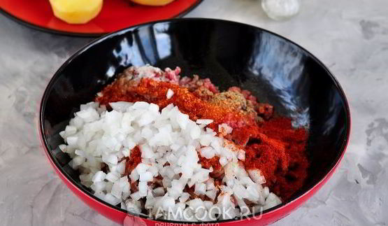 картошка с фаршем, сыром и майонезом в духовке