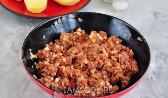 картошка с фаршем, сыром и майонезом в духовке