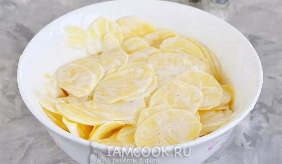 картошка с фаршем, сыром и майонезом в духовке