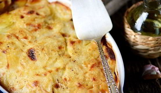 картошка с фаршем, сыром и майонезом в духовке