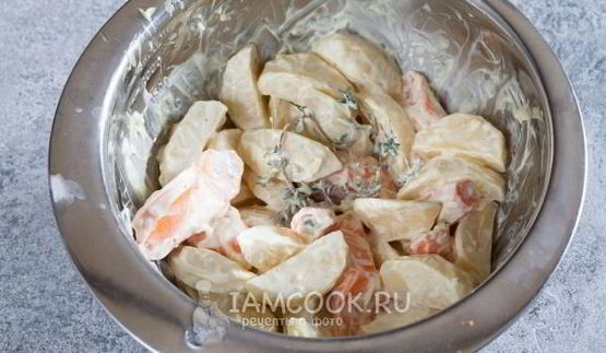 картошка с майонезом и морковью в духовке