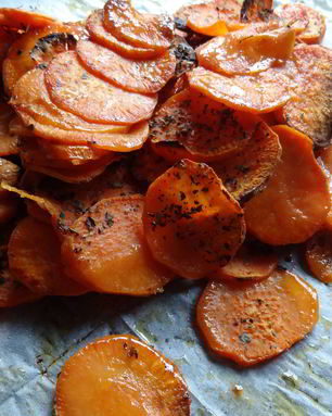 Хрустящий сладкий картофель с базиликом