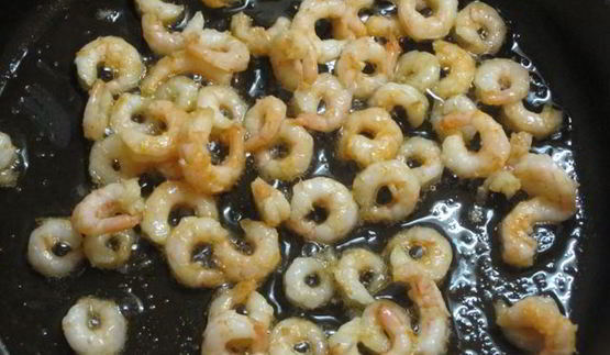 красный рис с креветочным кремом