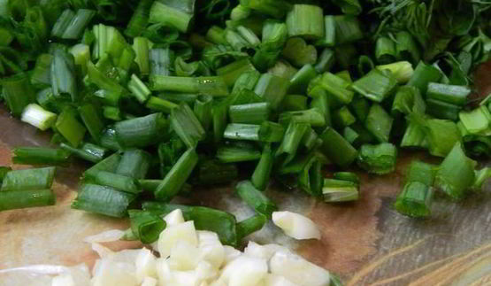 молодой картофель с зеленью