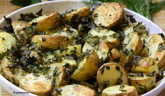 молодой картофель с зеленью