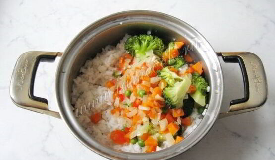 рис с брокколи и зеленым горошком