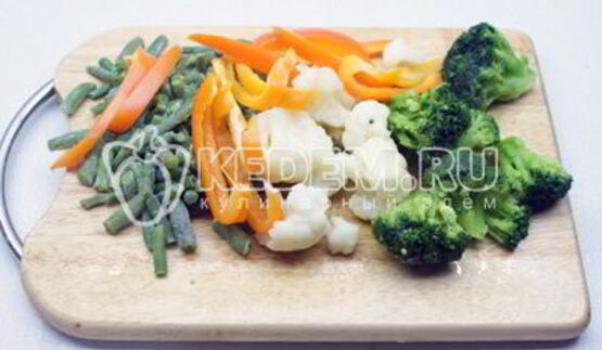 рис с овощами и соевым соусом