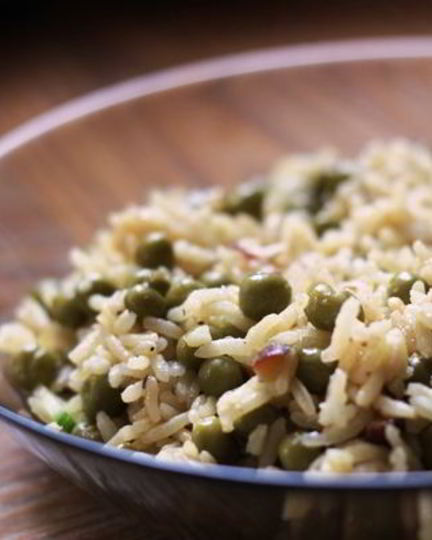 Рецепт вегетарианского риса с зеленым горошком и миндалем