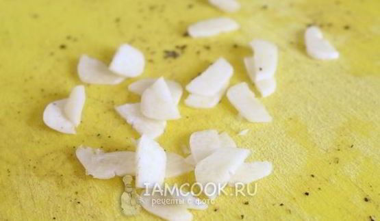 жареная картошка с луком на сковороде