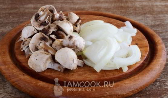 жареная картошка с мясом и грибами