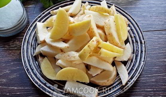 жареная картошка с замороженными грибами