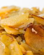 Жареный картофель с чесноком