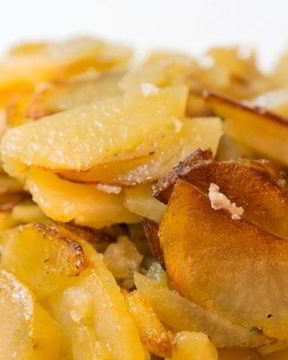 Жареный картофель с чесноком