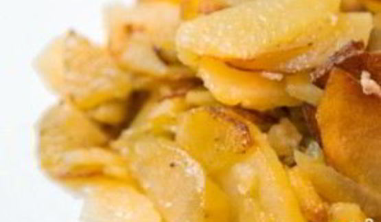 жареный картофель с чесноком