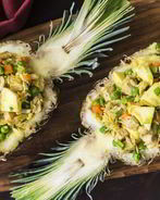 Жареный рис с ананасом и свининой