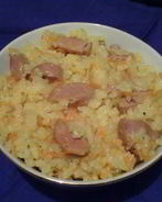 Жареный рис с сосисками