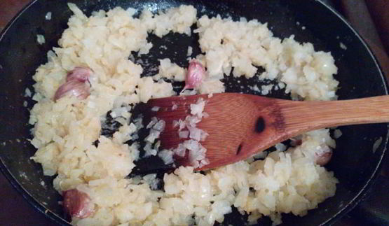 ленивые рыбные голубцы в хренно-сметанном соусе