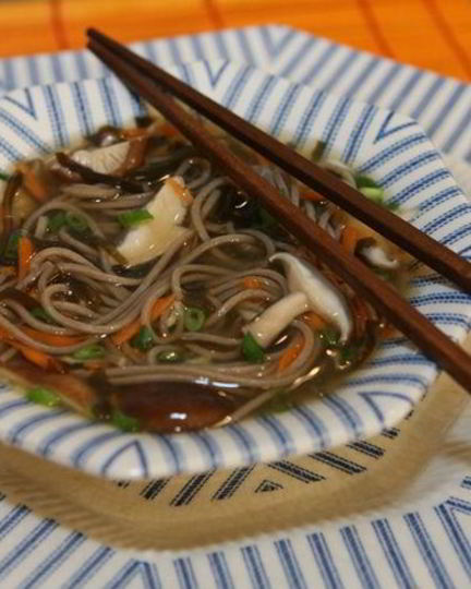 Рецепт гречневой лапши с грибами и морской капустой