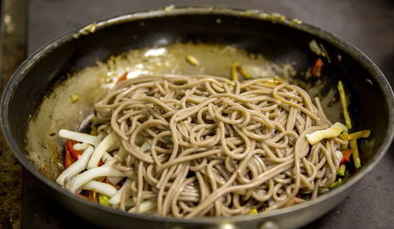 гречневая лапша с кальмарами