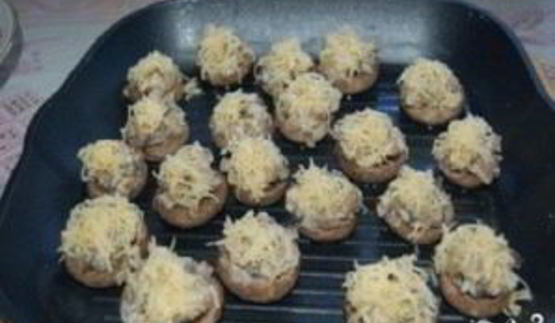 фаршированные шампиньоны с сыром