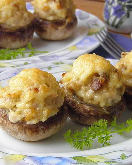 Рецепт фаршированных шампиньонов в духовке с сыром