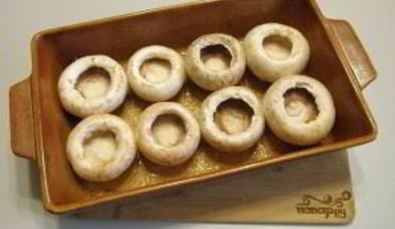 фаршированные шампиньоны в духовке с сыром