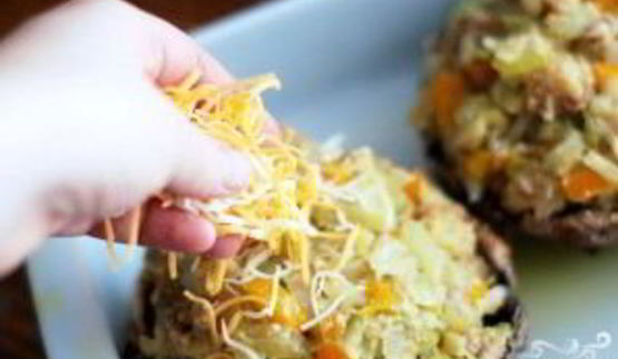 грибы, фаршированные овощной начинкой